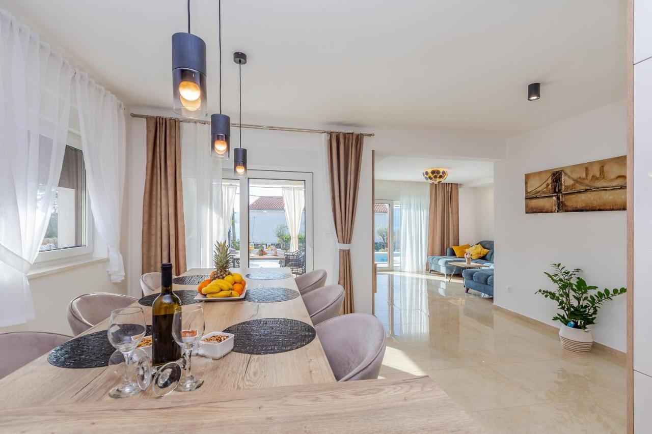 Holiday House Villa Andro Pinezići Eksteriør billede