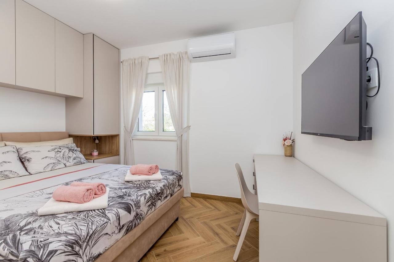 Holiday House Villa Andro Pinezići Eksteriør billede
